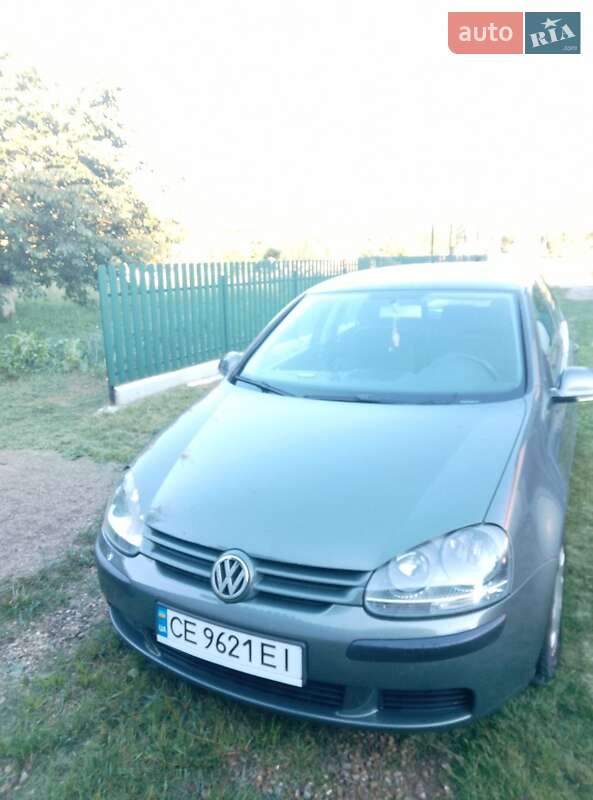 Хэтчбек Volkswagen Golf 2004 в Вижнице