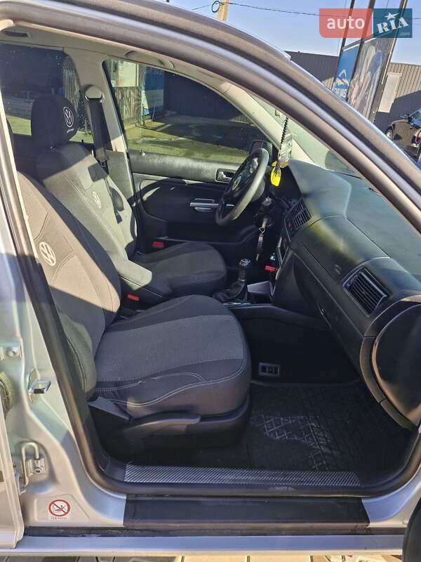 Универсал Volkswagen Golf 2001 в Черновцах