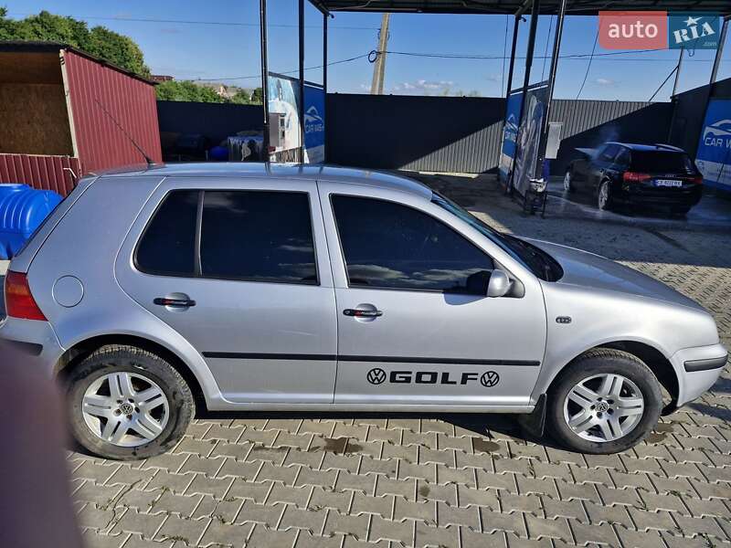 Универсал Volkswagen Golf 2001 в Черновцах