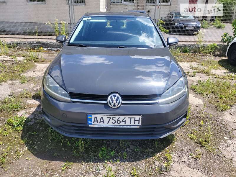 Хэтчбек Volkswagen Golf 2018 в Львове