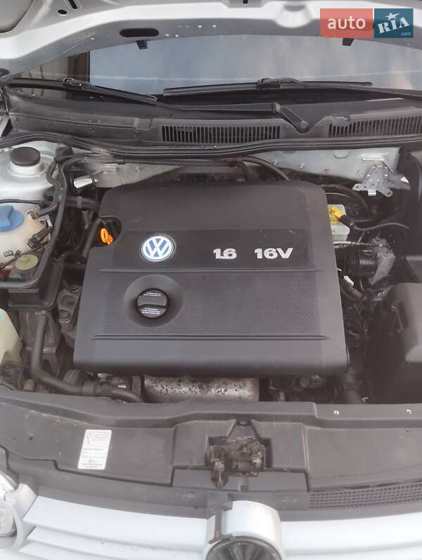 Хэтчбек Volkswagen Golf 2002 в Хмельницком