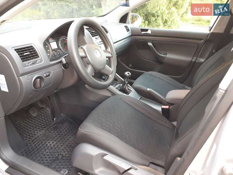 Хэтчбек Volkswagen Golf 2005 в Черкассах