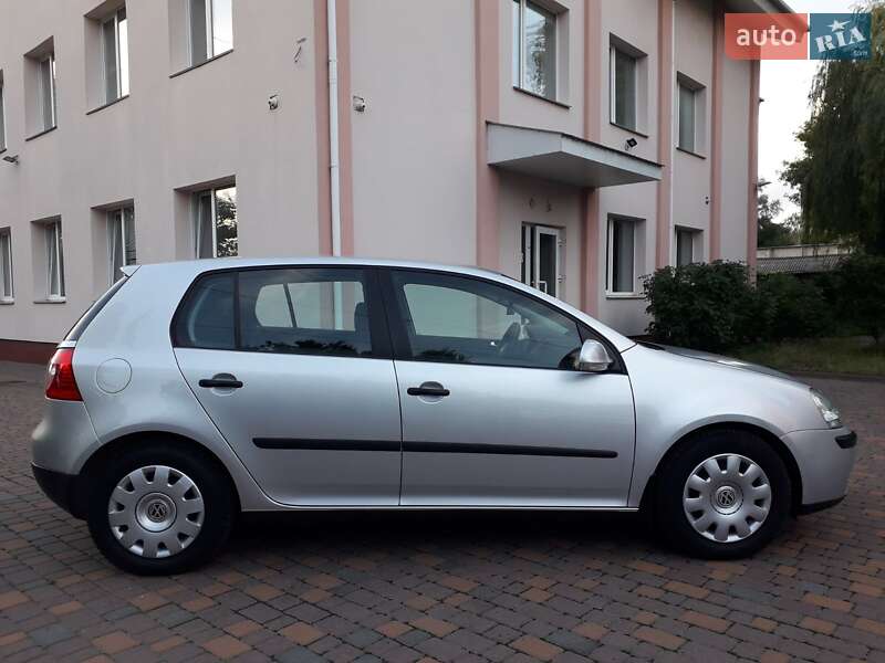 Хэтчбек Volkswagen Golf 2005 в Черкассах