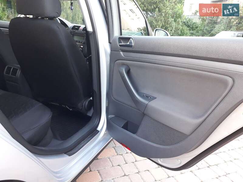 Хэтчбек Volkswagen Golf 2005 в Черкассах