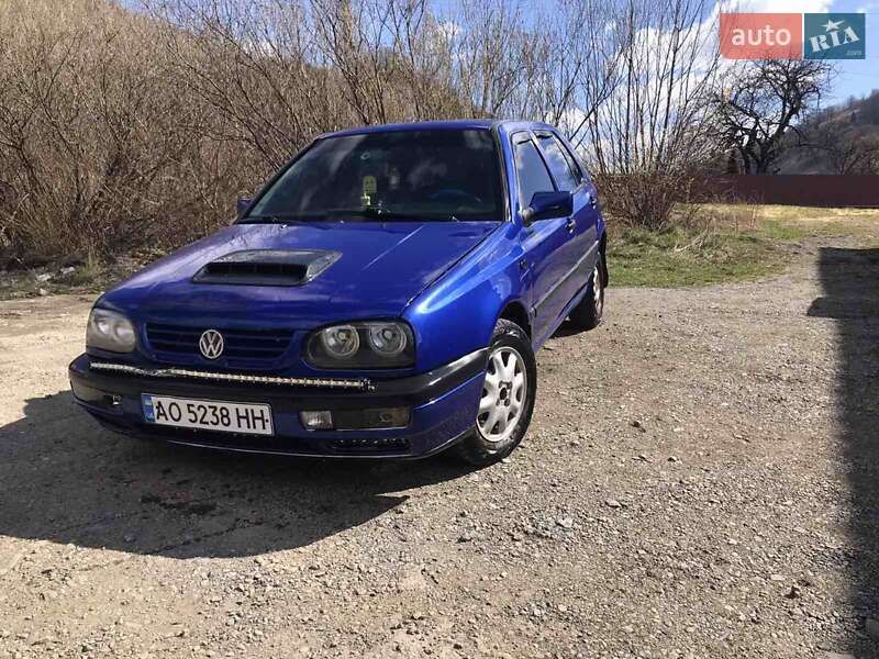 Хэтчбек Volkswagen Golf 1992 в Рахове