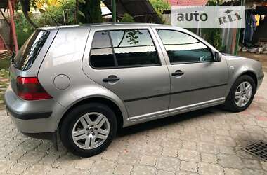 Хетчбек Volkswagen Golf 2002 в Мукачевому