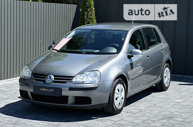 Хэтчбек Volkswagen Golf 2005 в Дубно