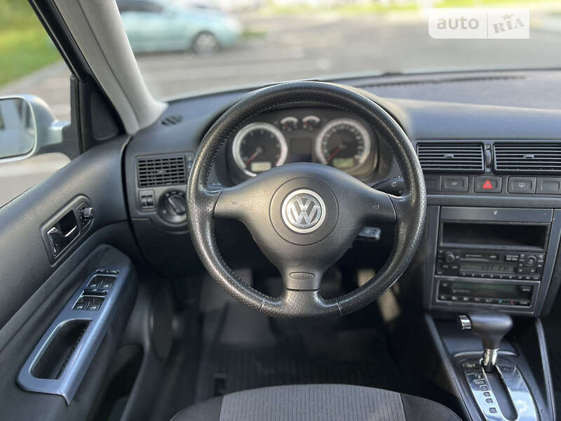 Хетчбек Volkswagen Golf 2002 в Вінниці