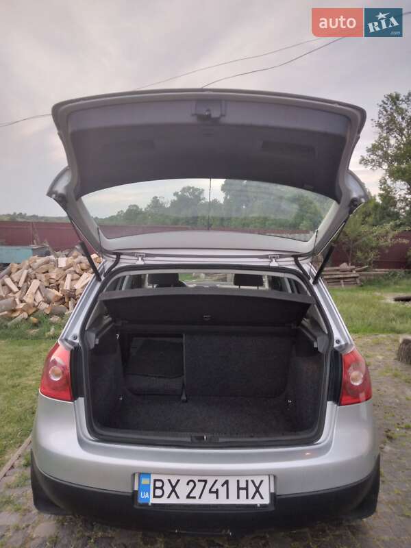 Хэтчбек Volkswagen Golf 2006 в Остроге