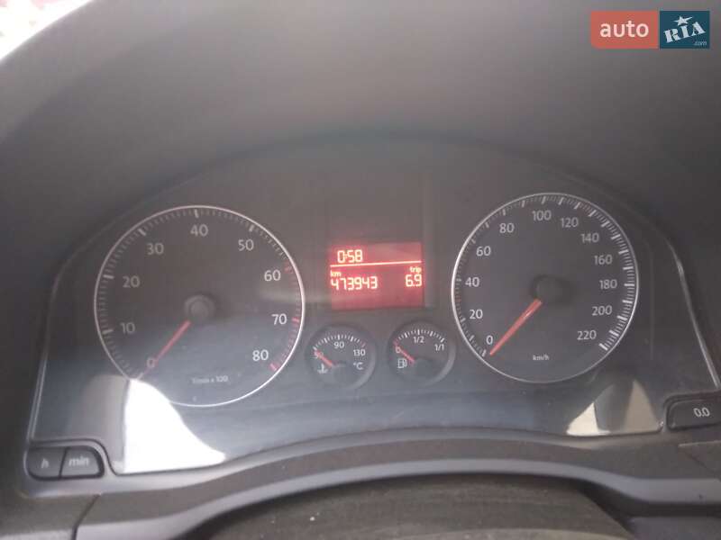 Хэтчбек Volkswagen Golf 2006 в Остроге