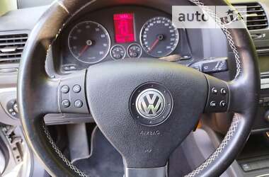 Хетчбек Volkswagen Golf 2008 в Сваляві