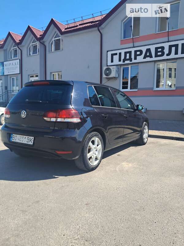 Хэтчбек Volkswagen Golf 2010 в Тернополе