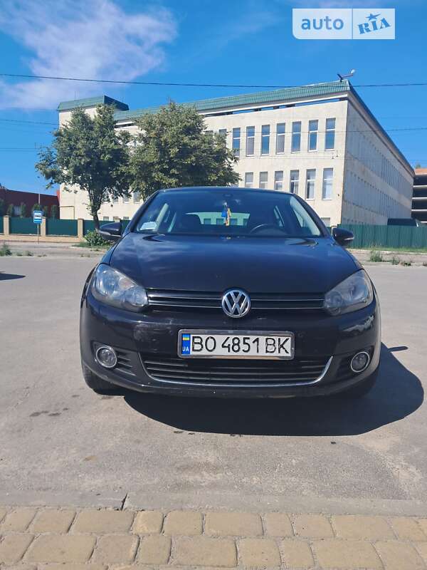 Хэтчбек Volkswagen Golf 2010 в Тернополе