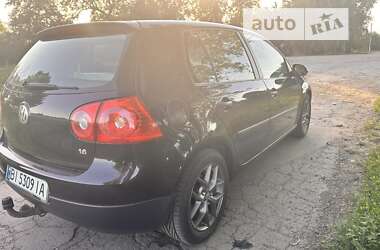 Хэтчбек Volkswagen Golf 2005 в Хороле