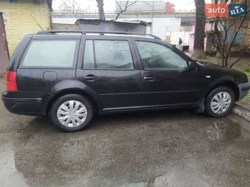 Универсал Volkswagen Golf 2002 в Киеве