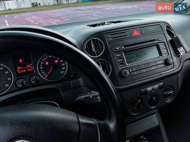 Хэтчбек Volkswagen Golf 2005 в Житомире