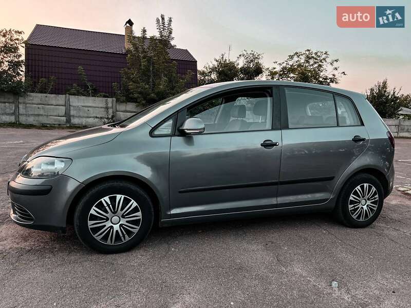 Хэтчбек Volkswagen Golf 2005 в Житомире