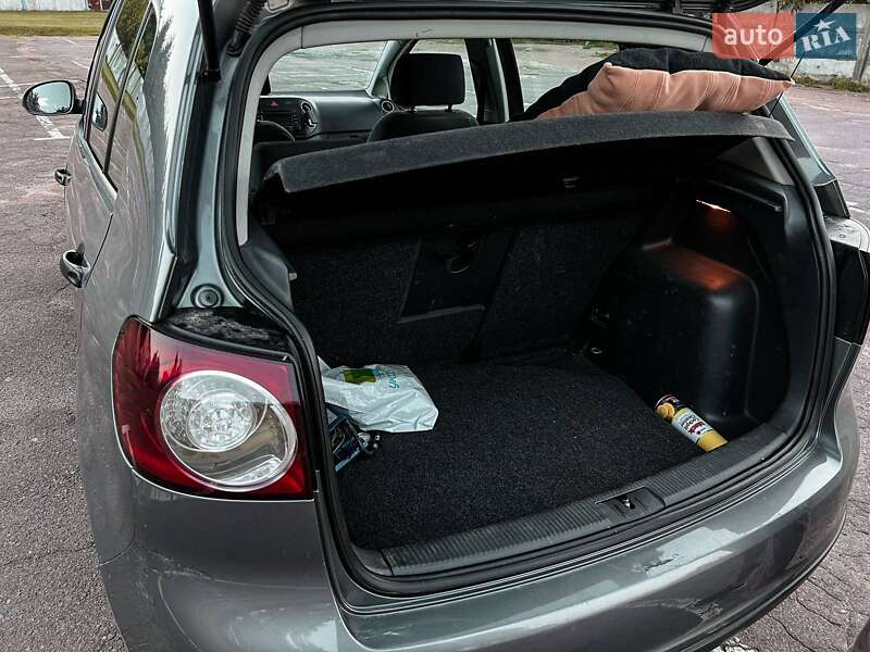 Хэтчбек Volkswagen Golf 2005 в Житомире