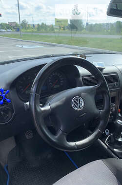 Хетчбек Volkswagen Golf 2001 в Луцьку