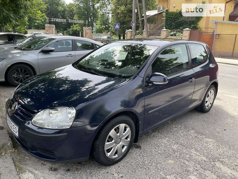 Хетчбек Volkswagen Golf 2005 в Львові