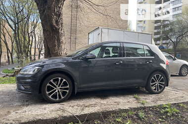 Хэтчбек Volkswagen Golf 2018 в Киеве