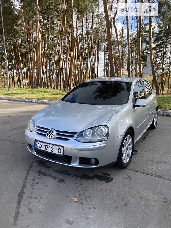 Хэтчбек Volkswagen Golf 2004 в Харькове