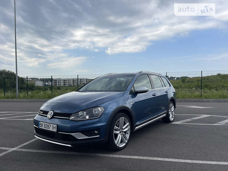 Універсал Volkswagen Golf 2017 в Рівному