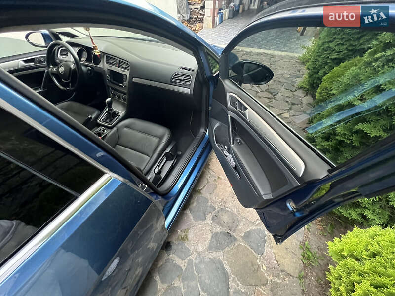 Універсал Volkswagen Golf 2015 в Рівному