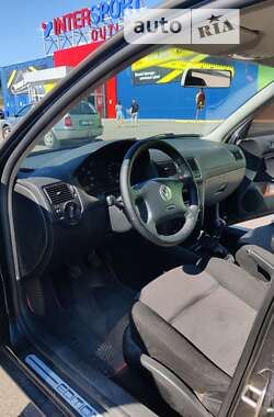 Хетчбек Volkswagen Golf 2000 в Харкові