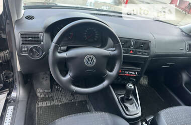 Хетчбек Volkswagen Golf 2002 в Ковелі