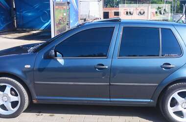 Хетчбек Volkswagen Golf 2001 в Охтирці