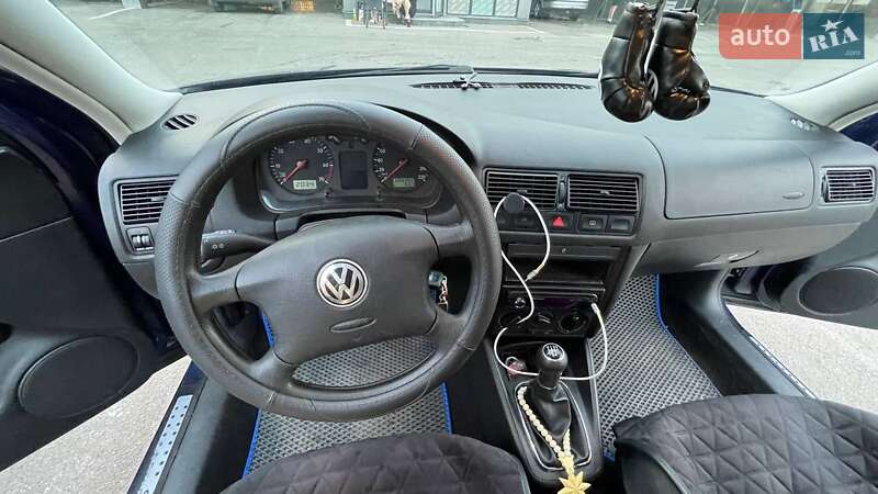 Універсал Volkswagen Golf 2002 в Кропивницькому