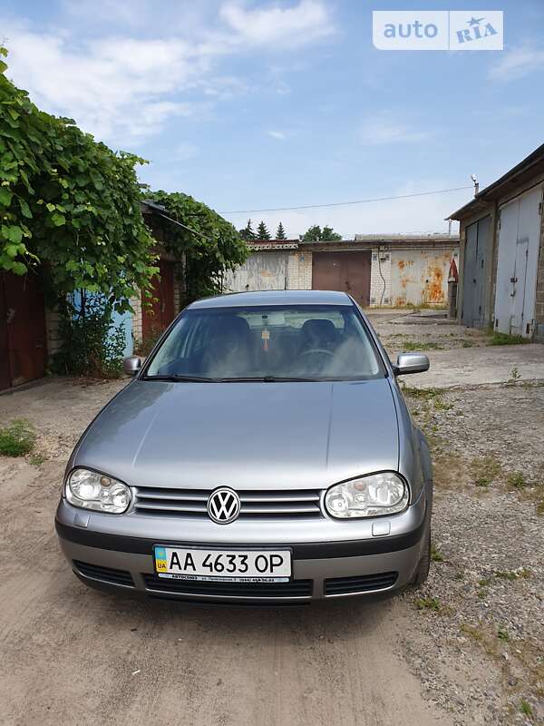 Хетчбек Volkswagen Golf 2004 в Києві