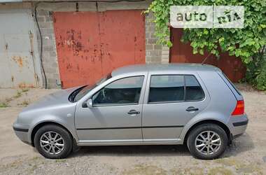 Хетчбек Volkswagen Golf 2004 в Києві