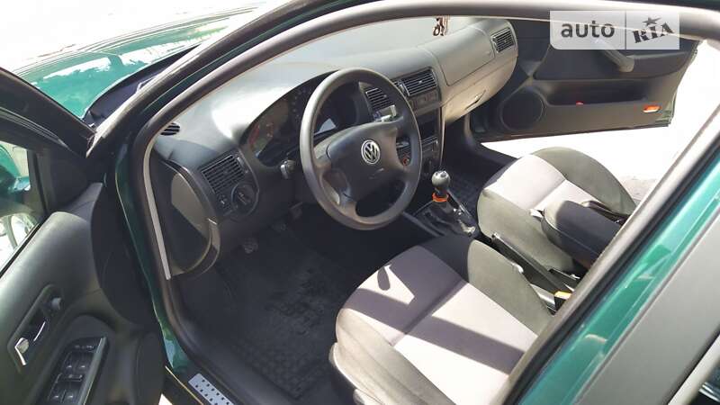 Хетчбек Volkswagen Golf 2002 в Ланівці