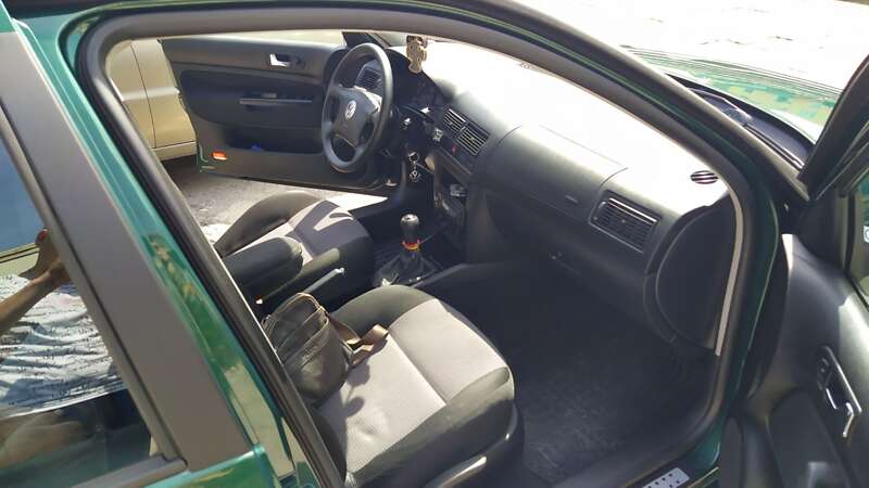 Хетчбек Volkswagen Golf 2002 в Ланівці