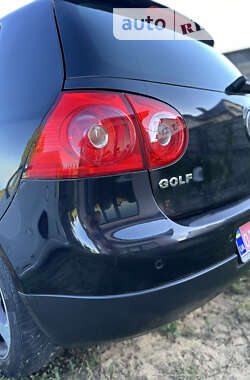 Хетчбек Volkswagen Golf 2008 в Луцьку