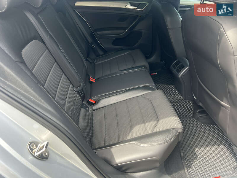 Универсал Volkswagen Golf 2014 в Черновцах