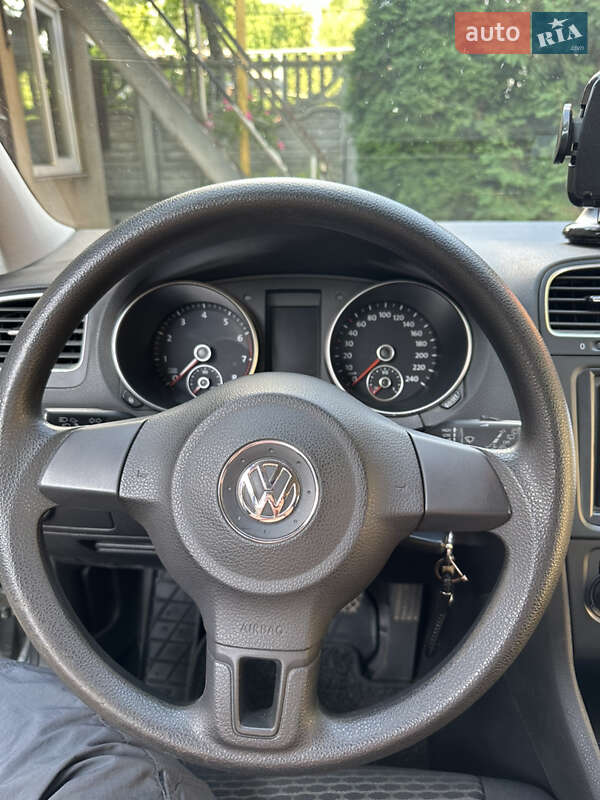 Хетчбек Volkswagen Golf 2011 в Сторожинці
