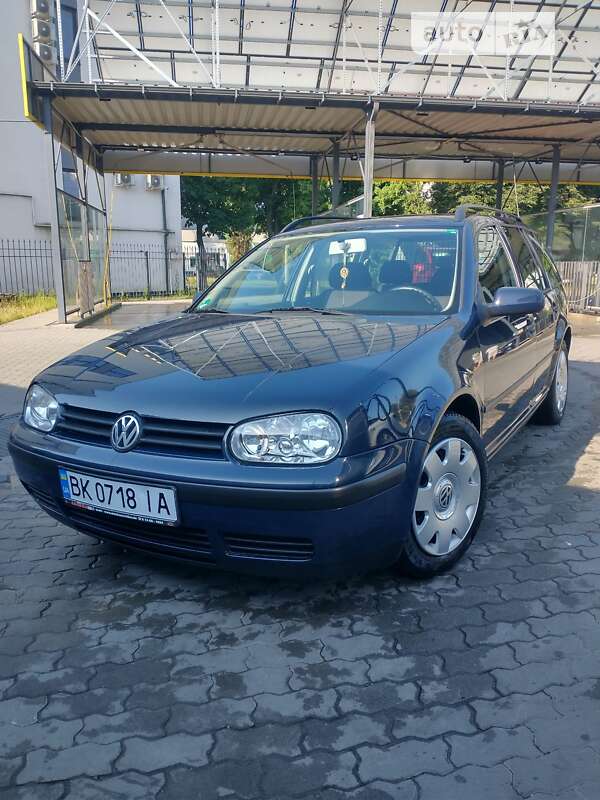 Універсал Volkswagen Golf 2001 в Луцьку