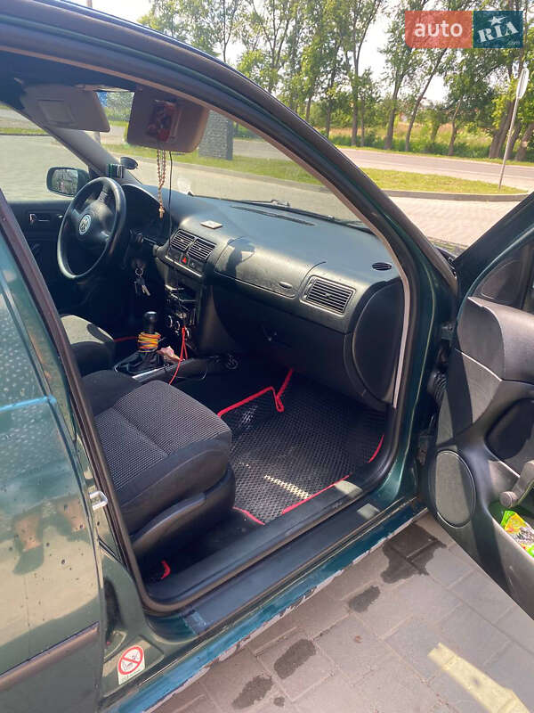 Хетчбек Volkswagen Golf 1998 в Старому Самборі