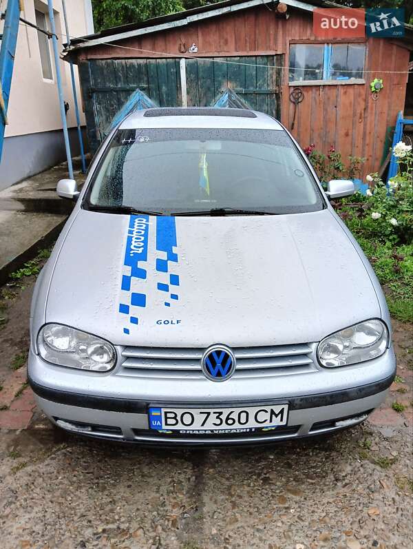 Хэтчбек Volkswagen Golf 2001 в Монастыриске