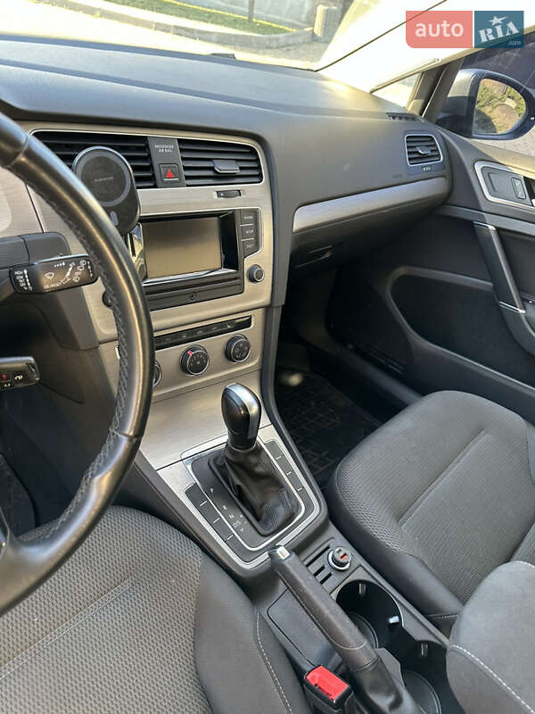 Хэтчбек Volkswagen Golf 2017 в Петрове