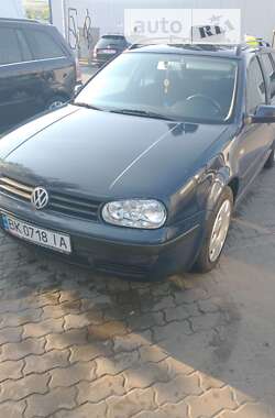 Універсал Volkswagen Golf 2001 в Луцьку