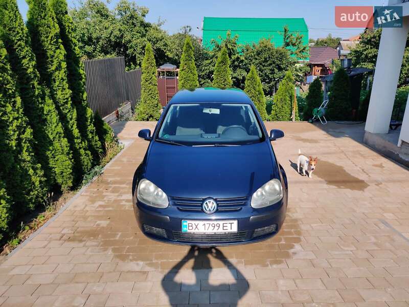 Хэтчбек Volkswagen Golf 2004 в Хмельницком