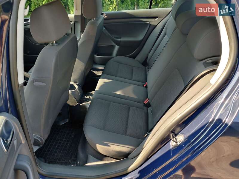 Хэтчбек Volkswagen Golf 2004 в Хмельницком