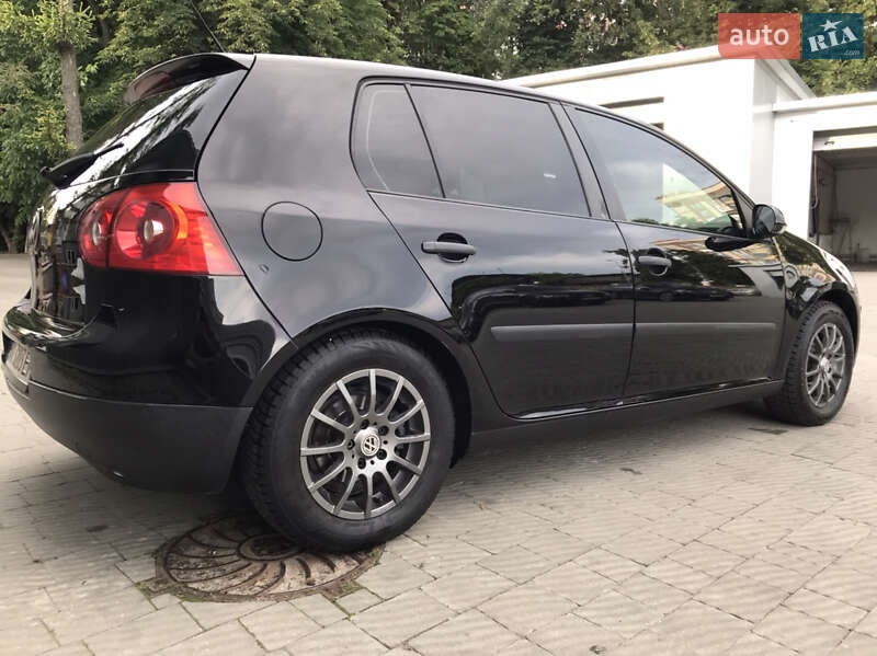 Хэтчбек Volkswagen Golf 2006 в Тернополе