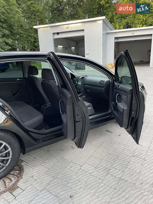 Хэтчбек Volkswagen Golf 2006 в Тернополе