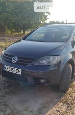 Хетчбек Volkswagen Golf 2005 в Краснограді