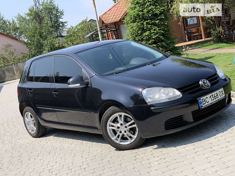 Хэтчбек Volkswagen Golf 2005 в Яворове